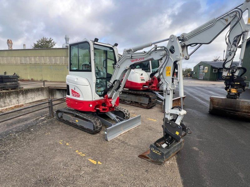 Takeuchi TB325R