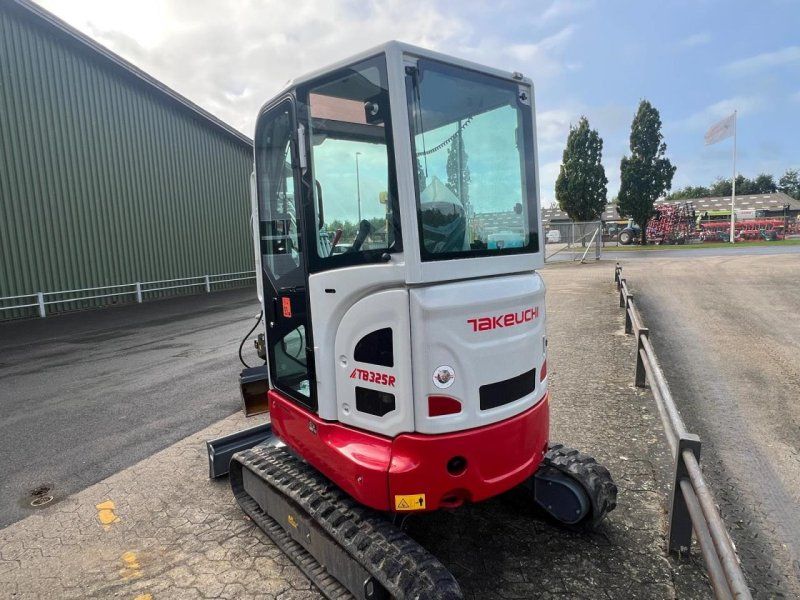 Takeuchi TB325R