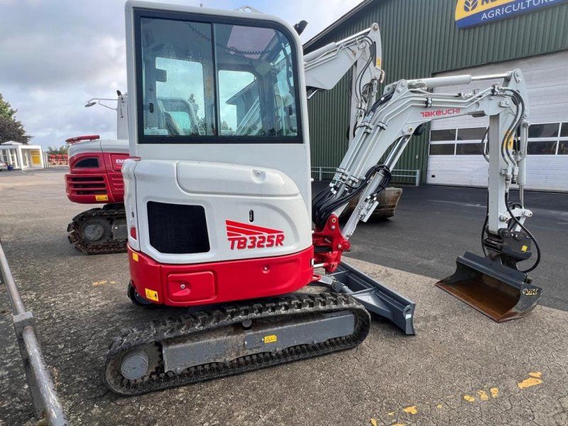 Takeuchi TB325R