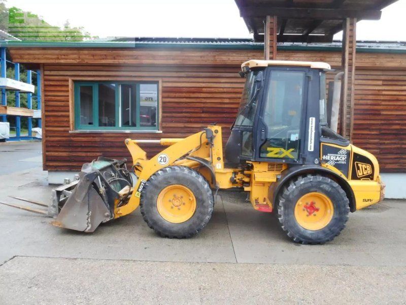 JCB 407 ( 5.400kg ) mit schaufel + gabel