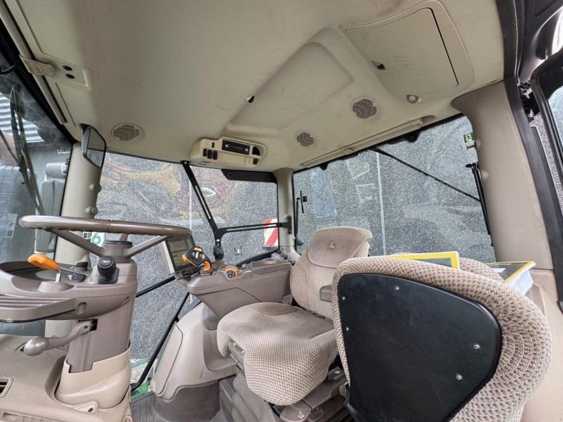John Deere 6215R