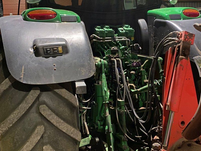 John Deere 6215R
