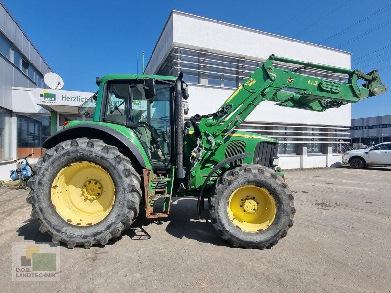 John Deere 6820