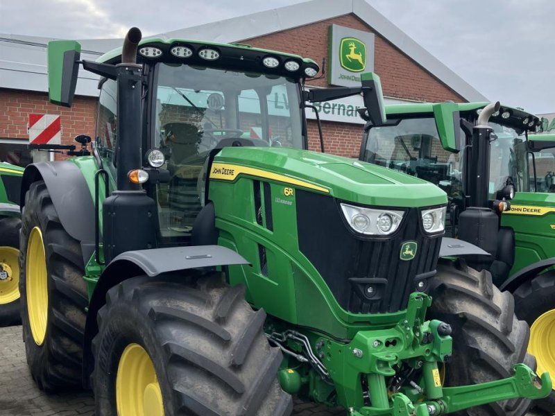 John Deere 6R 215