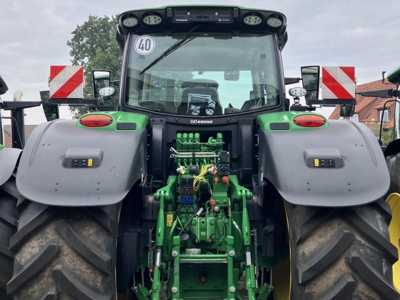 John Deere 6R 215