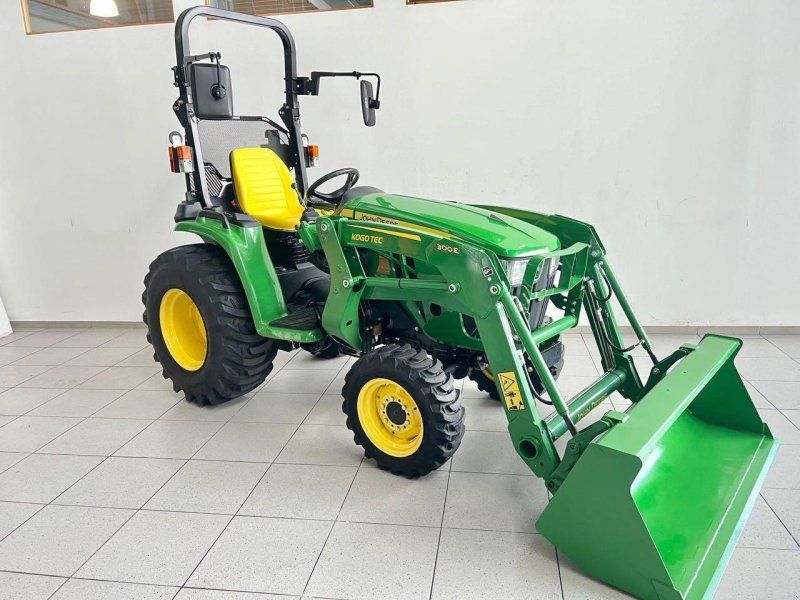 John Deere 3038E