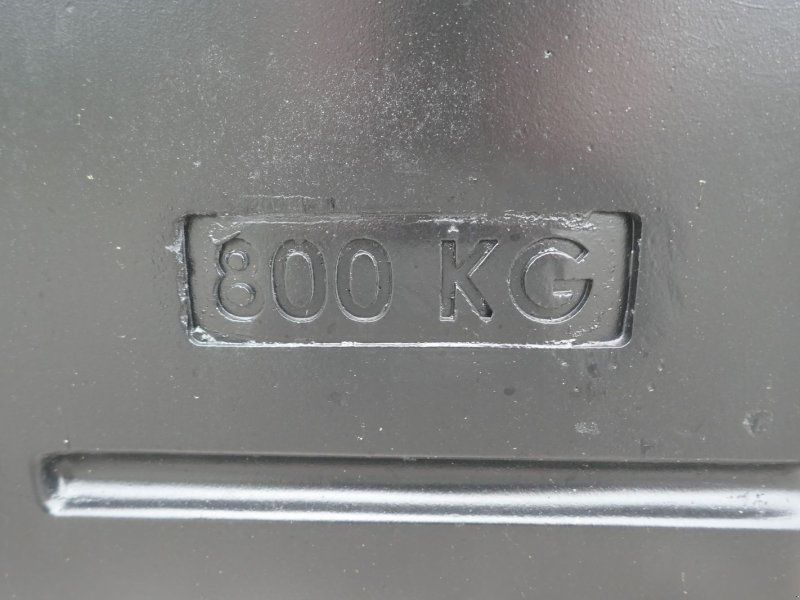 800 kg