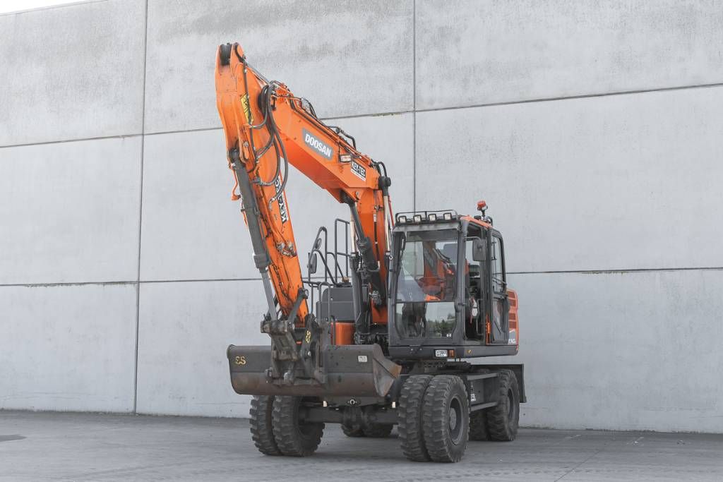 Doosan DX 140 W