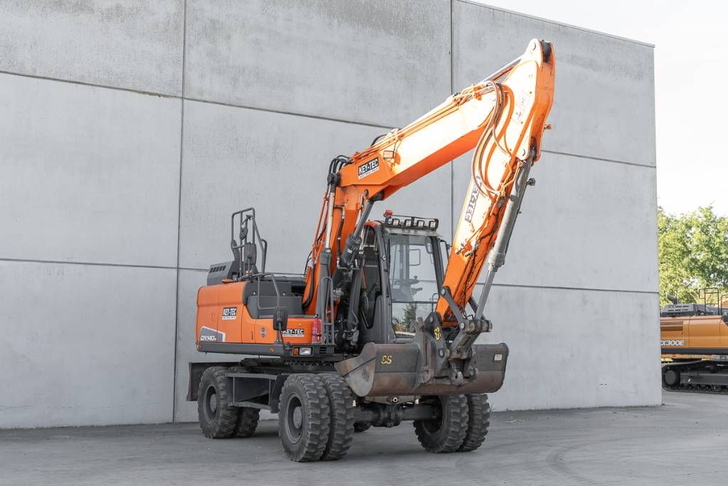 Doosan DX 140 W
