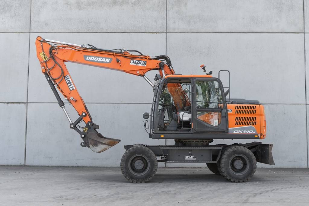 Doosan DX 140 W