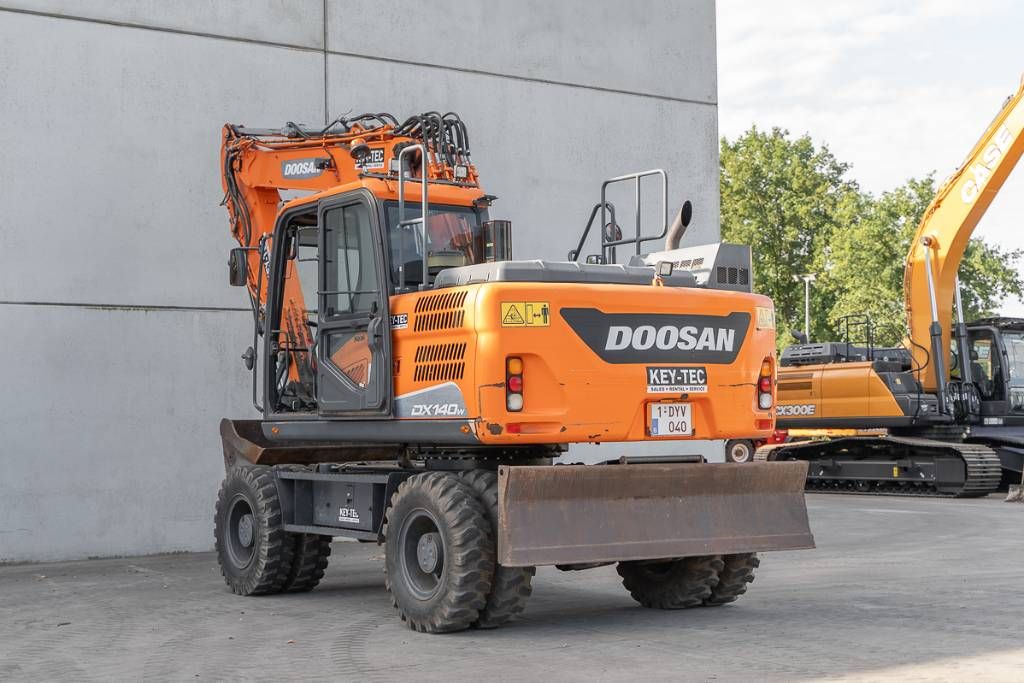 Doosan DX 140 W