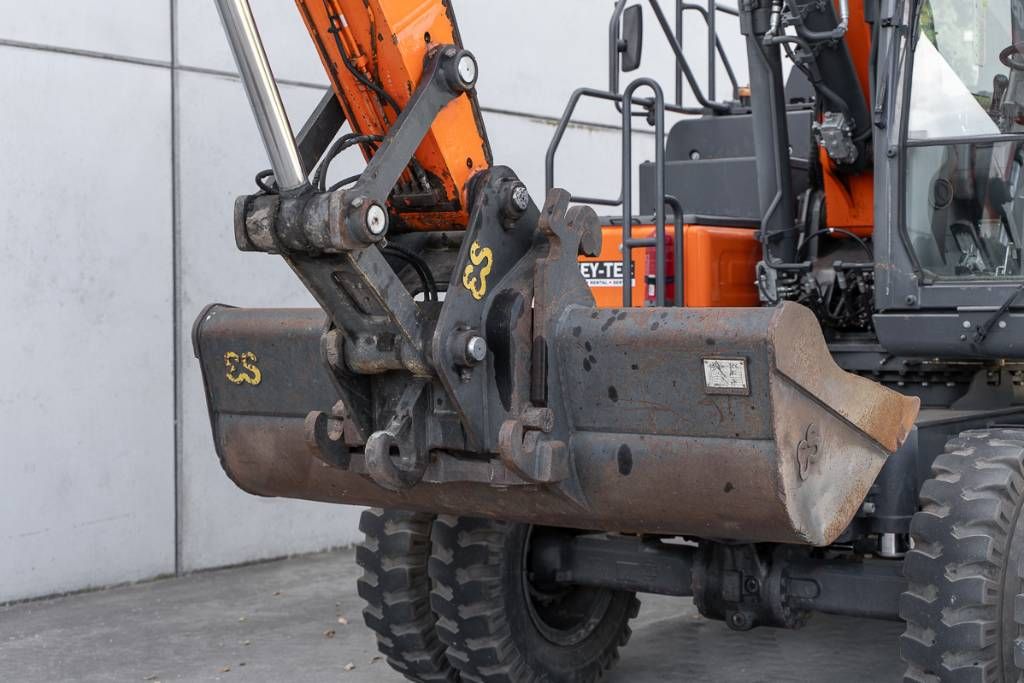 Doosan DX 140 W