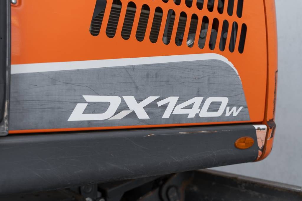 Doosan DX 140 W
