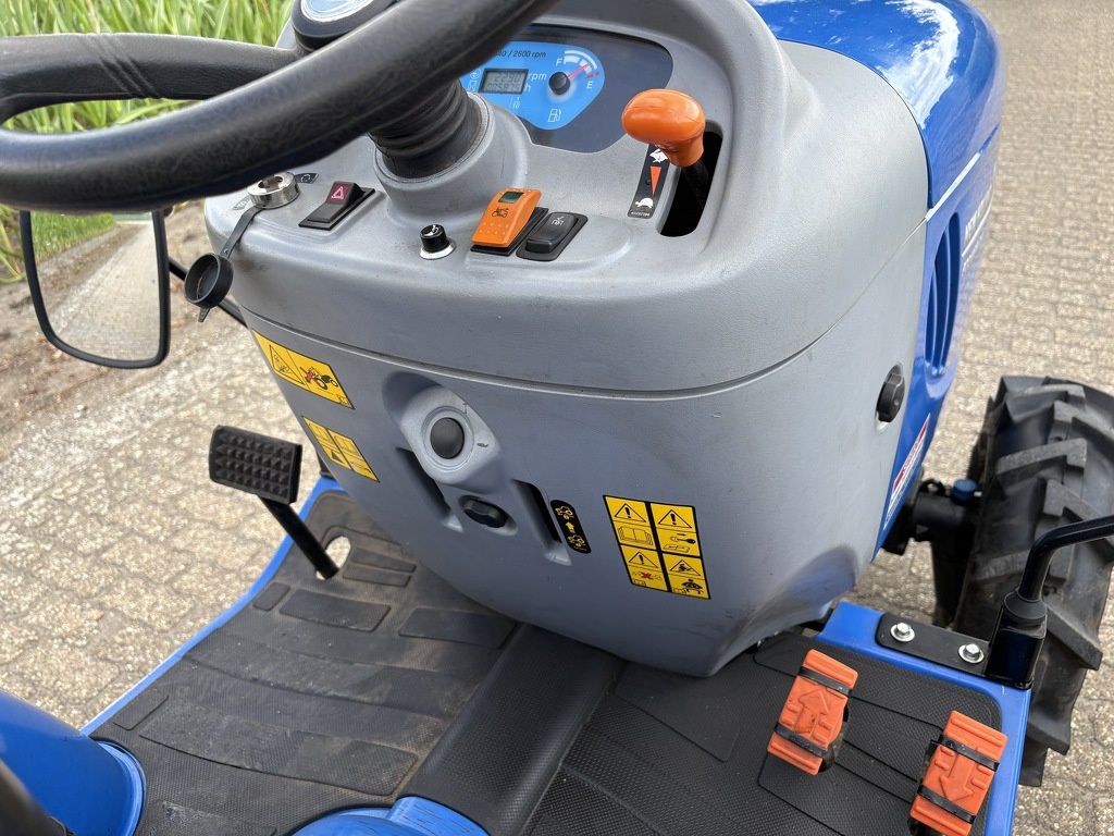 New Holland Boomer 25