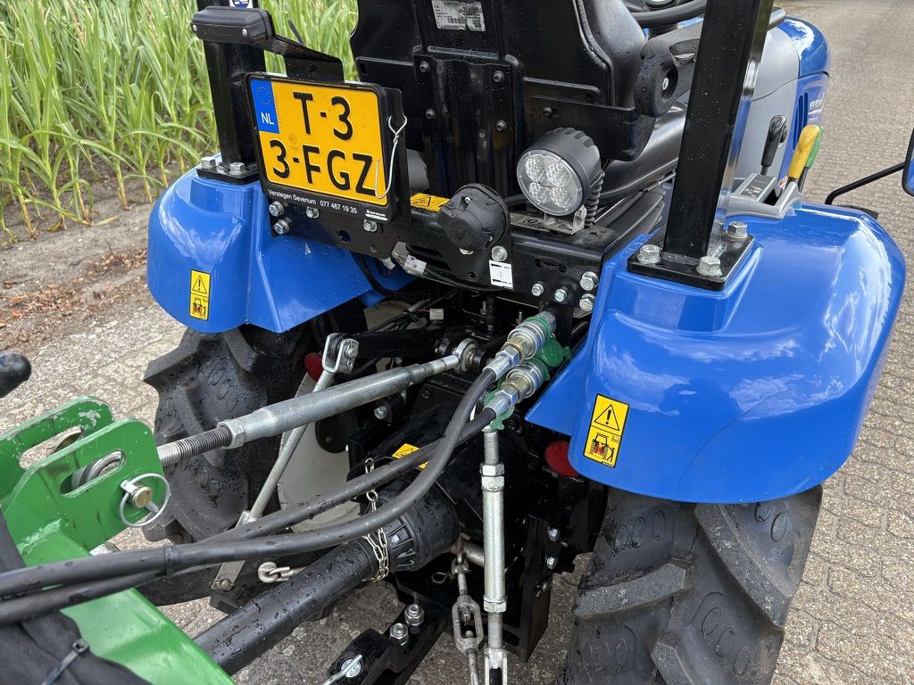 New Holland Boomer 25