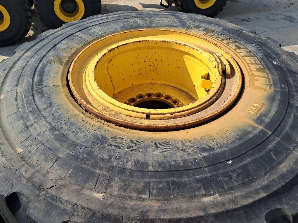 Komatsu WA380 4x RIM ASSY 423-30-62201