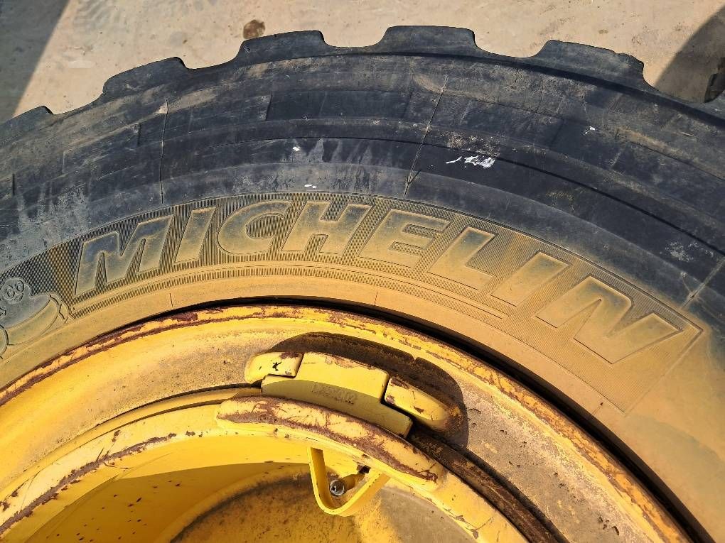 Komatsu WA380 4x RIM ASSY 423-30-62201