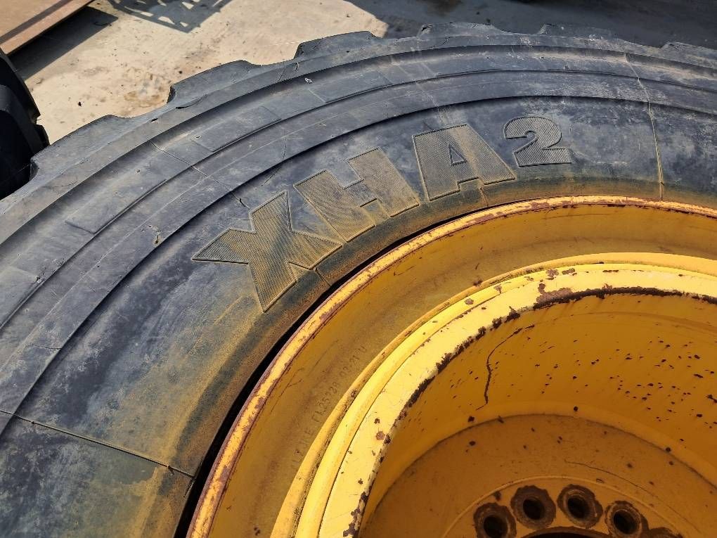 Komatsu WA380 4x RIM ASSY 423-30-62201