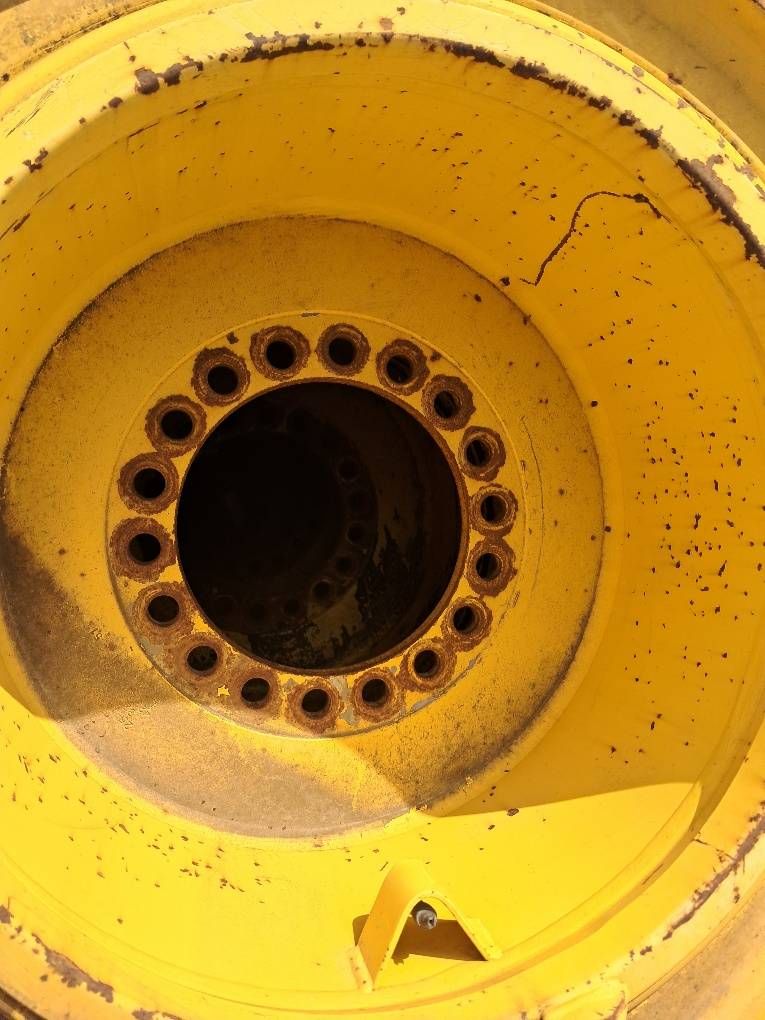Komatsu WA380 4x RIM ASSY 423-30-62201