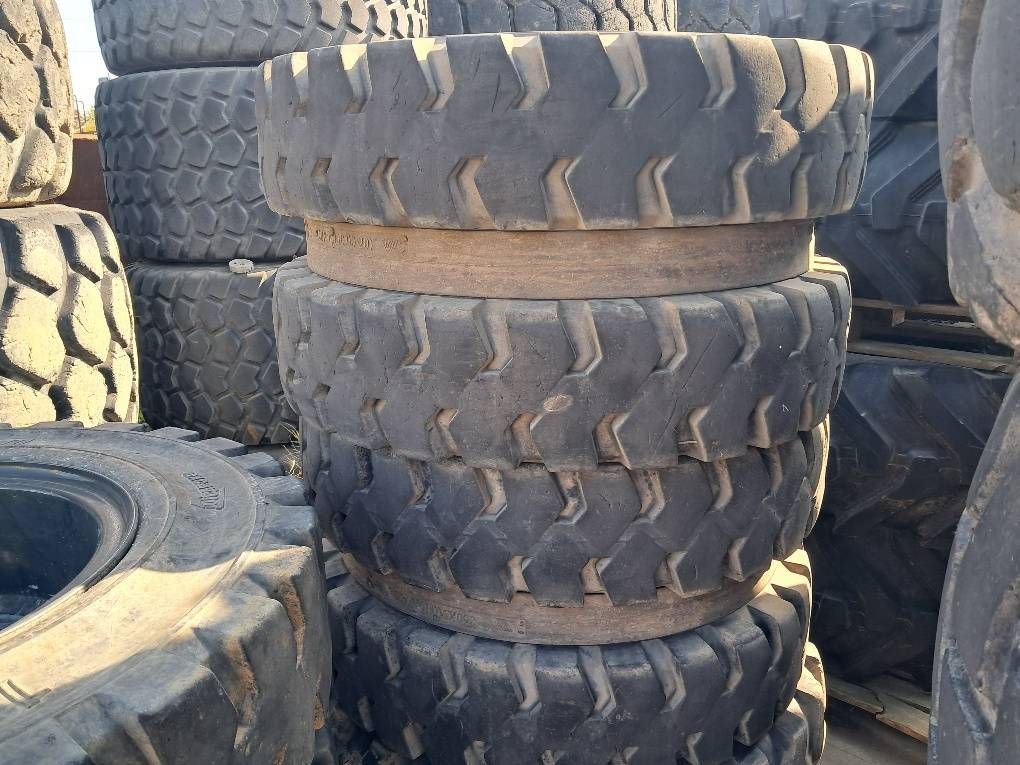 Trelleborg Excavator 10.00-20 SOLID (8 tyres)