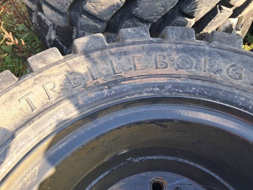 Trelleborg Excavator 10.00-20 SOLID (8 tyres)
