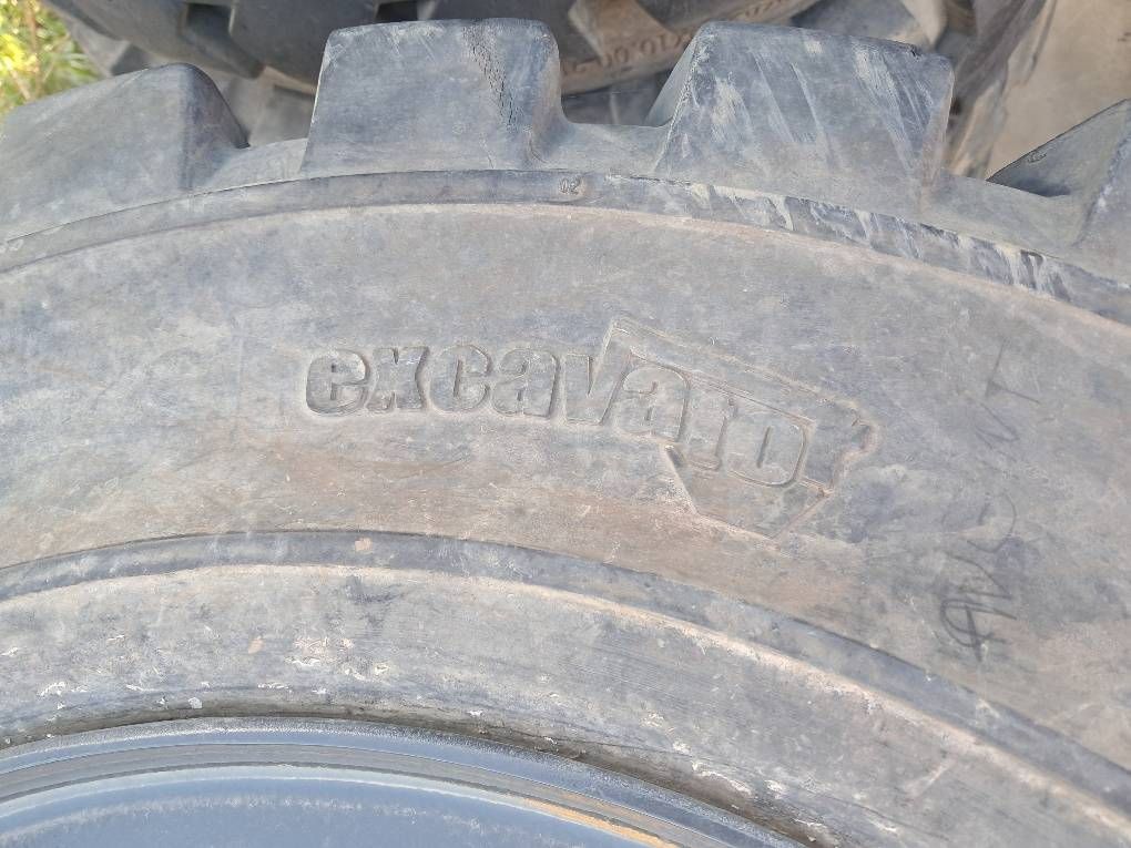 Trelleborg Excavator 10.00-20 SOLID (8 tyres)