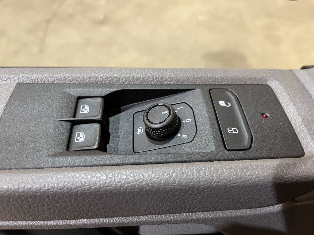 Volkswagen Transporter 2.0 TDI L2 Open Laadbak / Euro 6 / Airco / Cruise Control / CarPlay / 3-Zits / 18.900 KM !!