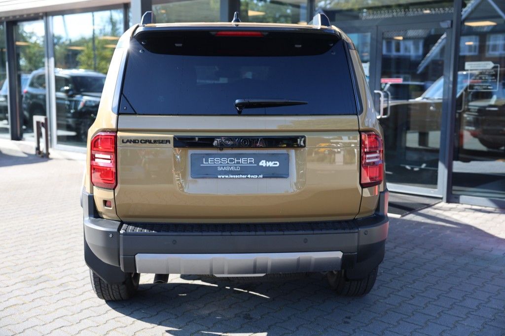 Toyota Landcruiser 250 2.8 D-4D 5DRS EXECUTIVE A/T VAN MET SCHUIFDAK BPM VRIJ
