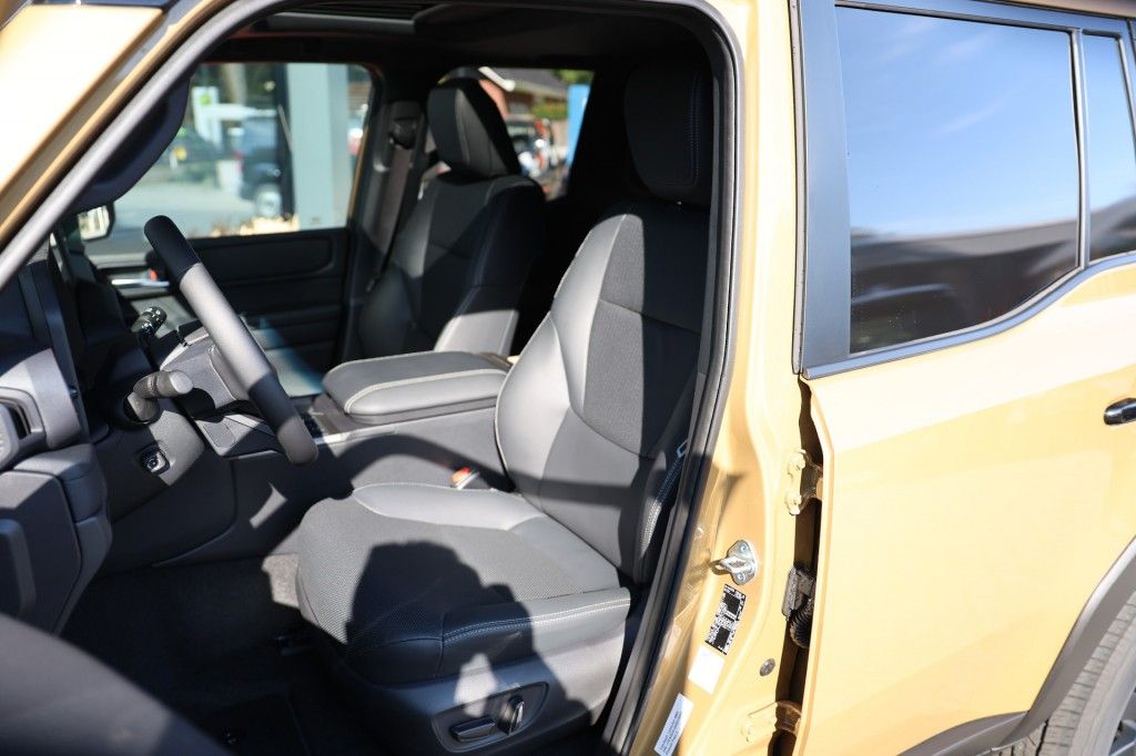 Toyota Landcruiser 250 2.8 D-4D 5DRS EXECUTIVE A/T VAN MET SCHUIFDAK BPM VRIJ