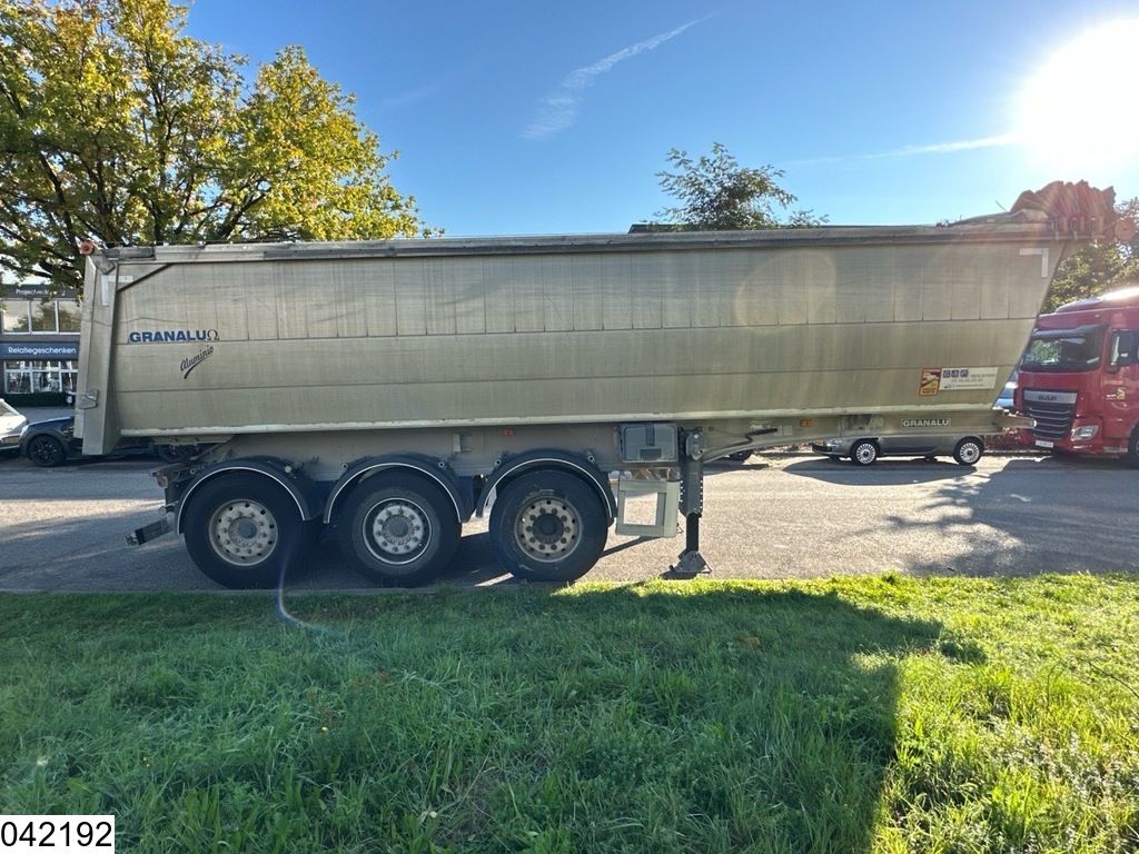 Granalu kipper 28m3