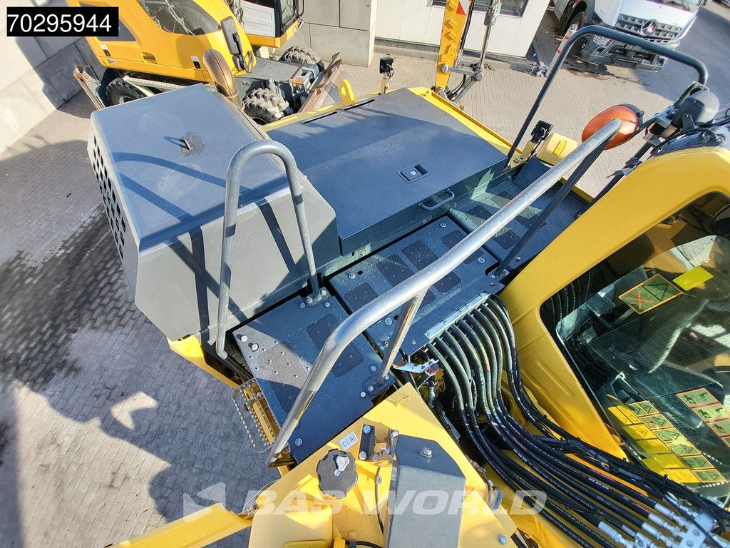 Komatsu PW180 -11