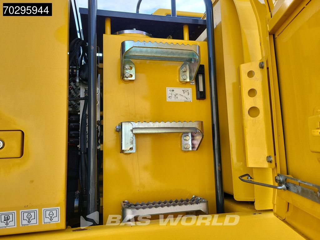 Komatsu PW180 -11