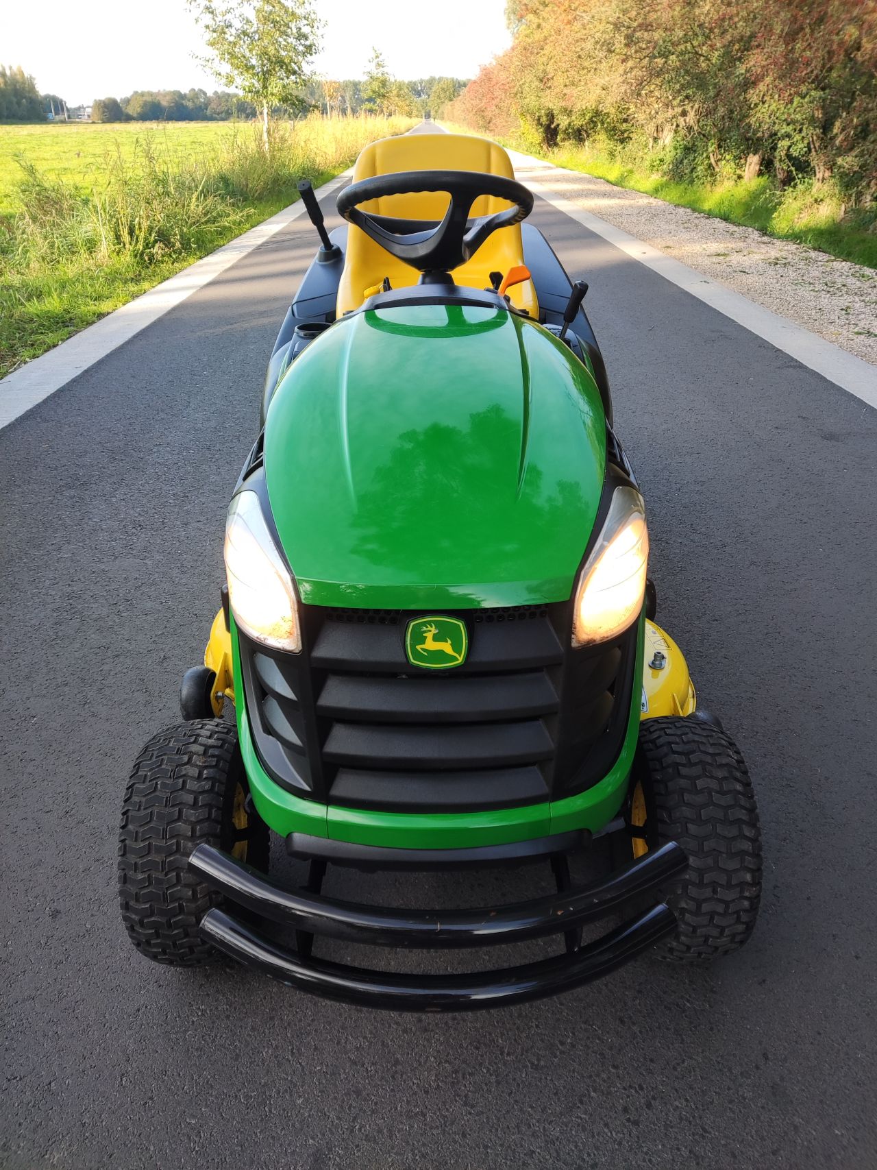 JOHN DEERE zitmaaier (type X155R, 18 pk V-Twin, NIEUWSTAAT!)