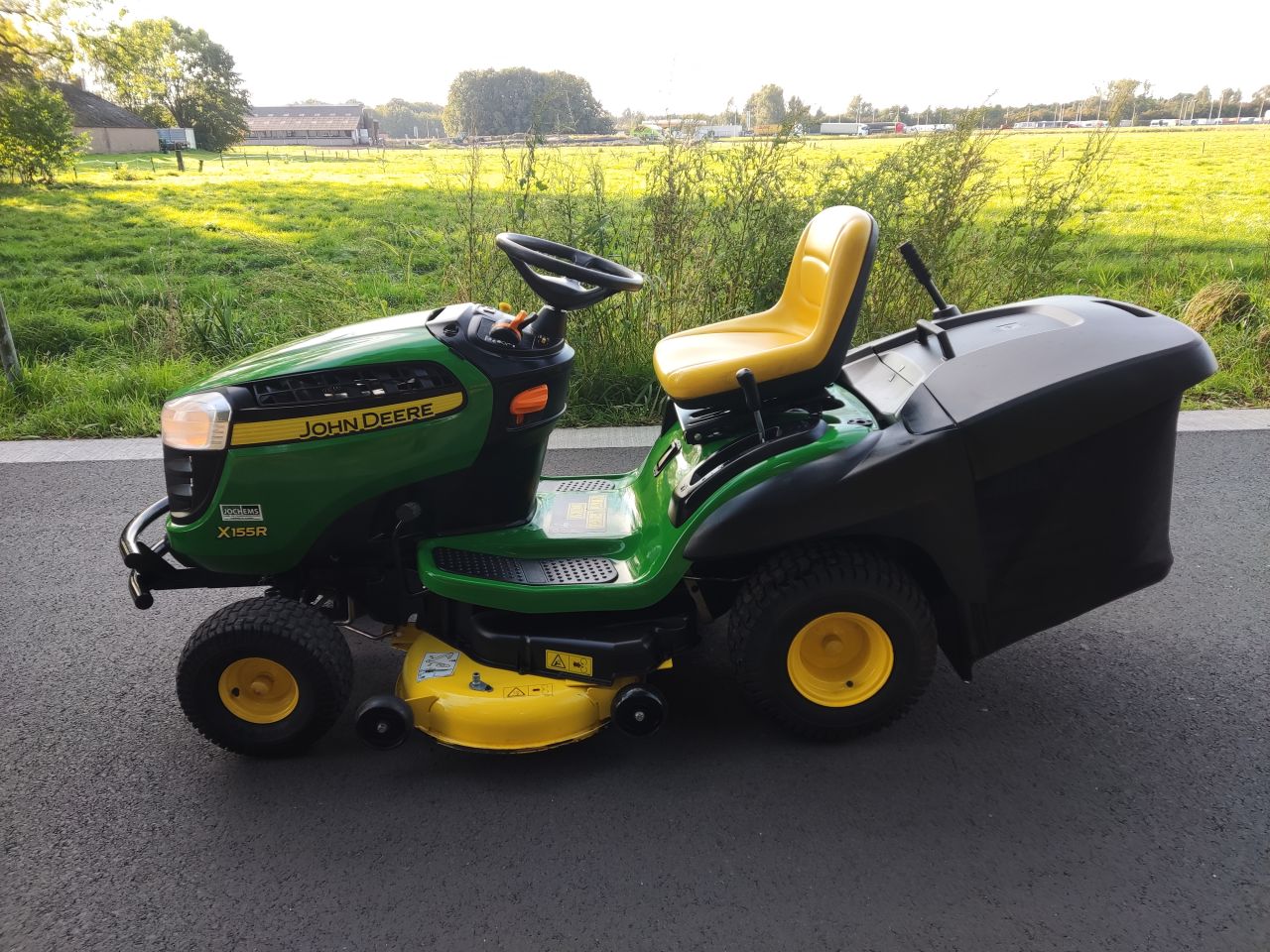 JOHN DEERE zitmaaier (type X155R, 18 pk V-Twin, NIEUWSTAAT!)