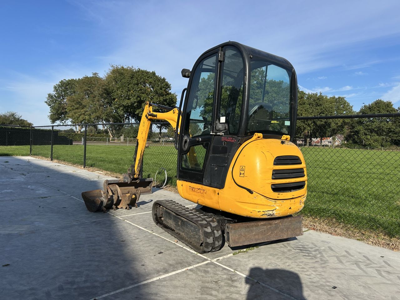 Nette minigraver JCB 8018 met 3bakken
