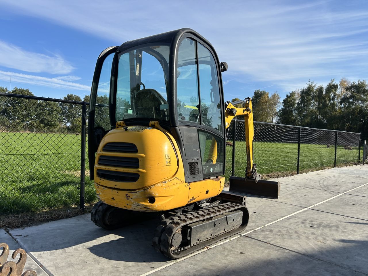 Nette minigraver JCB 8018 met 3bakken
