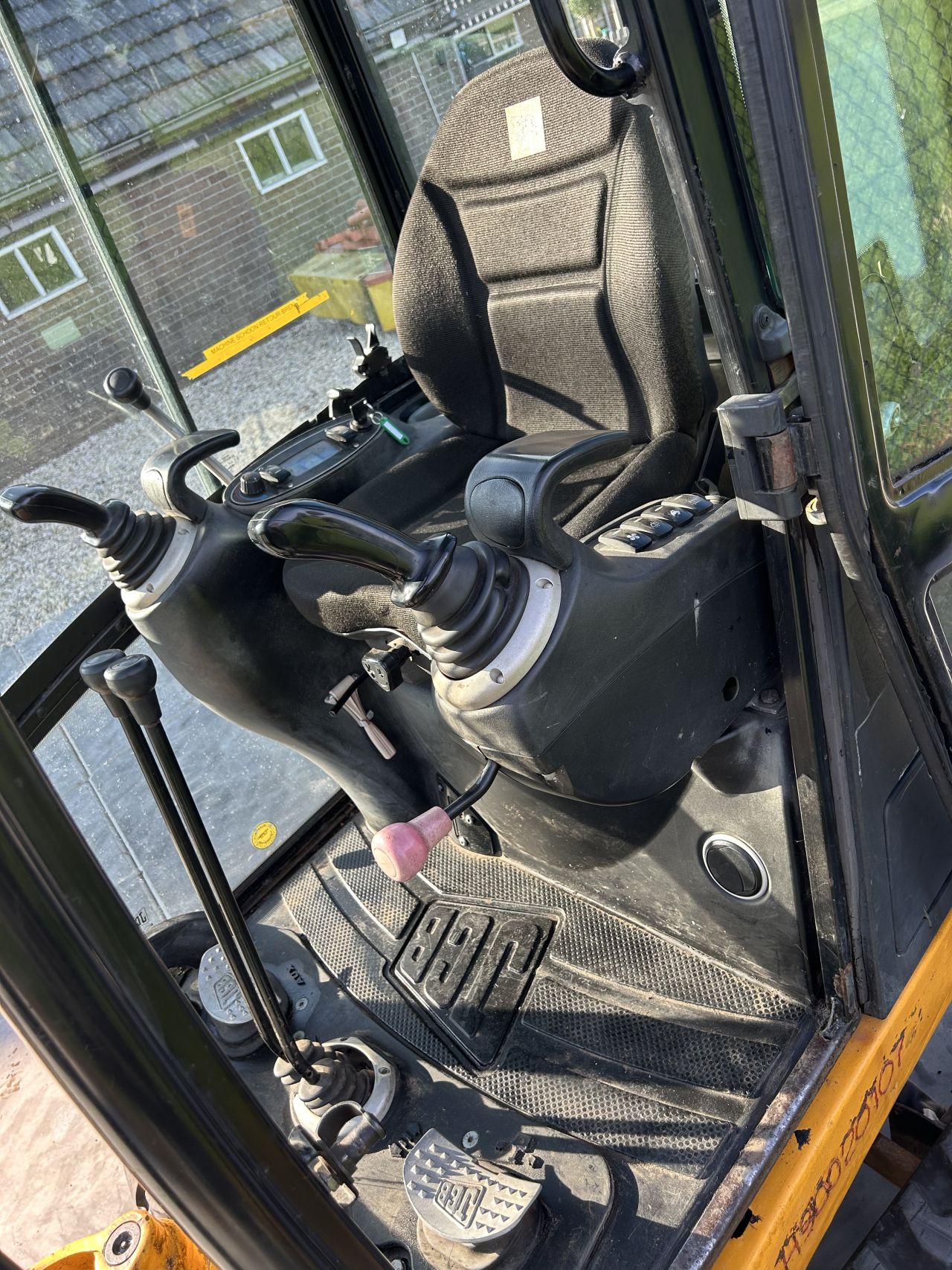 Nette minigraver JCB 8018 met 3bakken