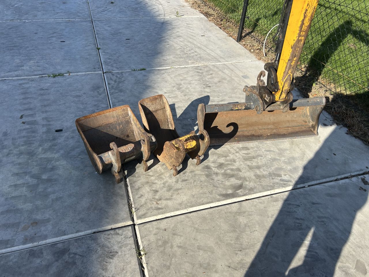 Nette minigraver JCB 8018 met 3bakken