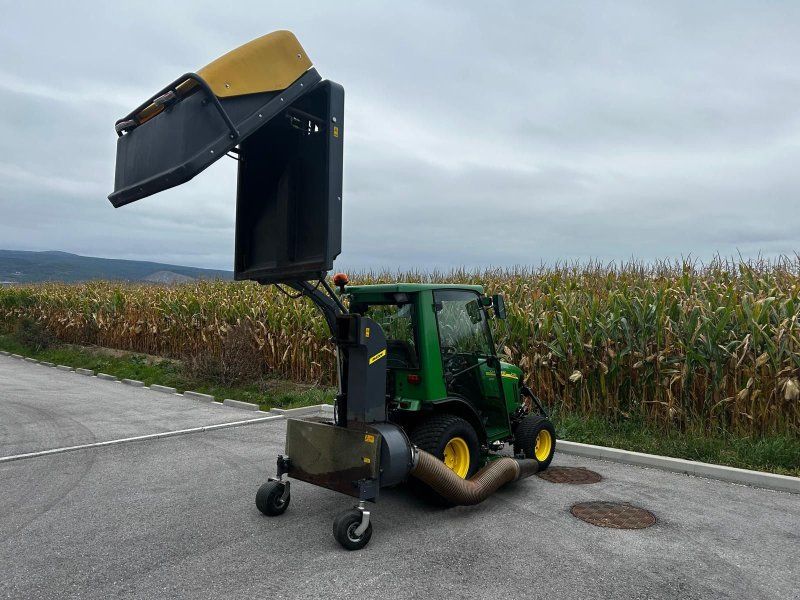 John Deere 2320