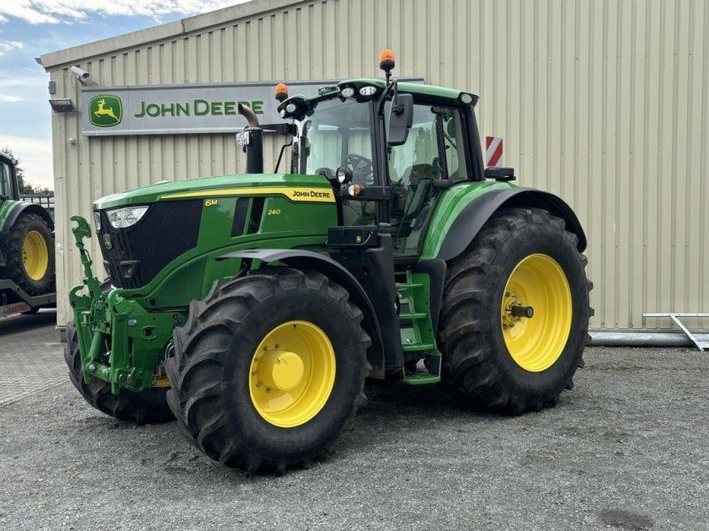 John Deere 6M240