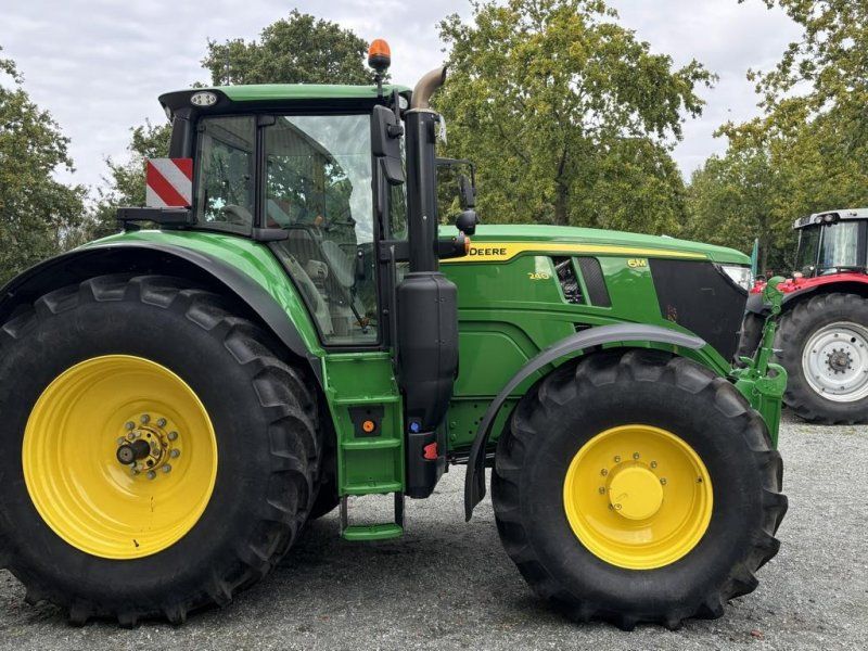 John Deere 6M240