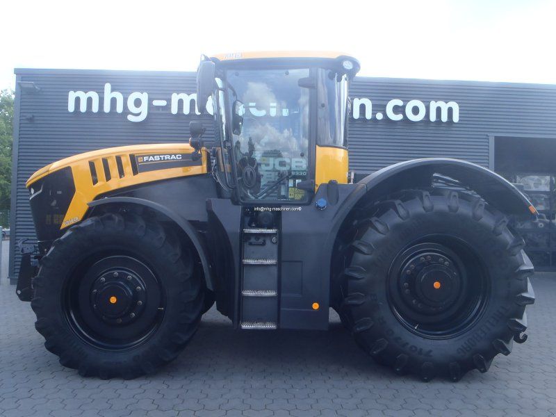 JCB FasTrac 8330