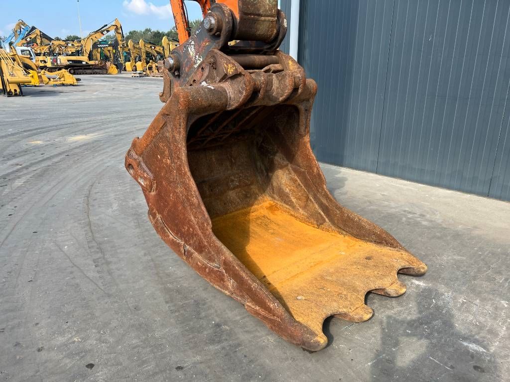 Doosan DX235LCR