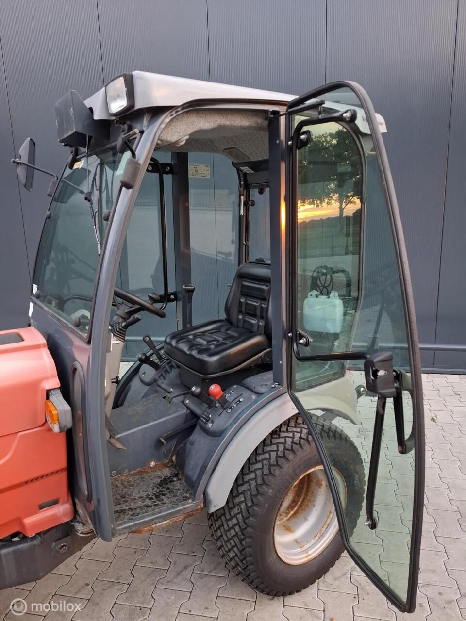 Gebruikte Hako 2650 DA mini tractor met cabine hydrostaat