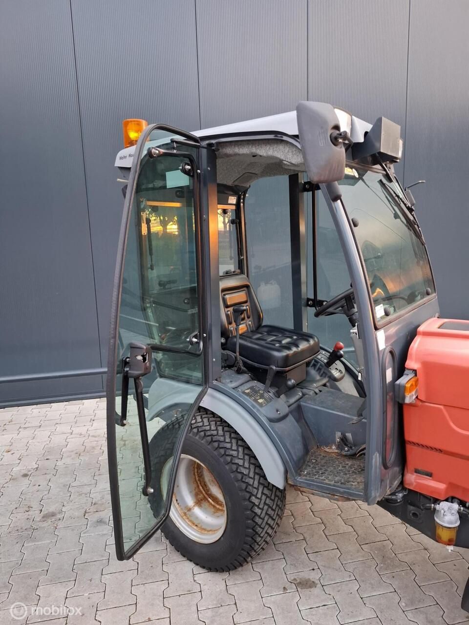 Gebruikte Hako 2650 DA mini tractor met cabine hydrostaat