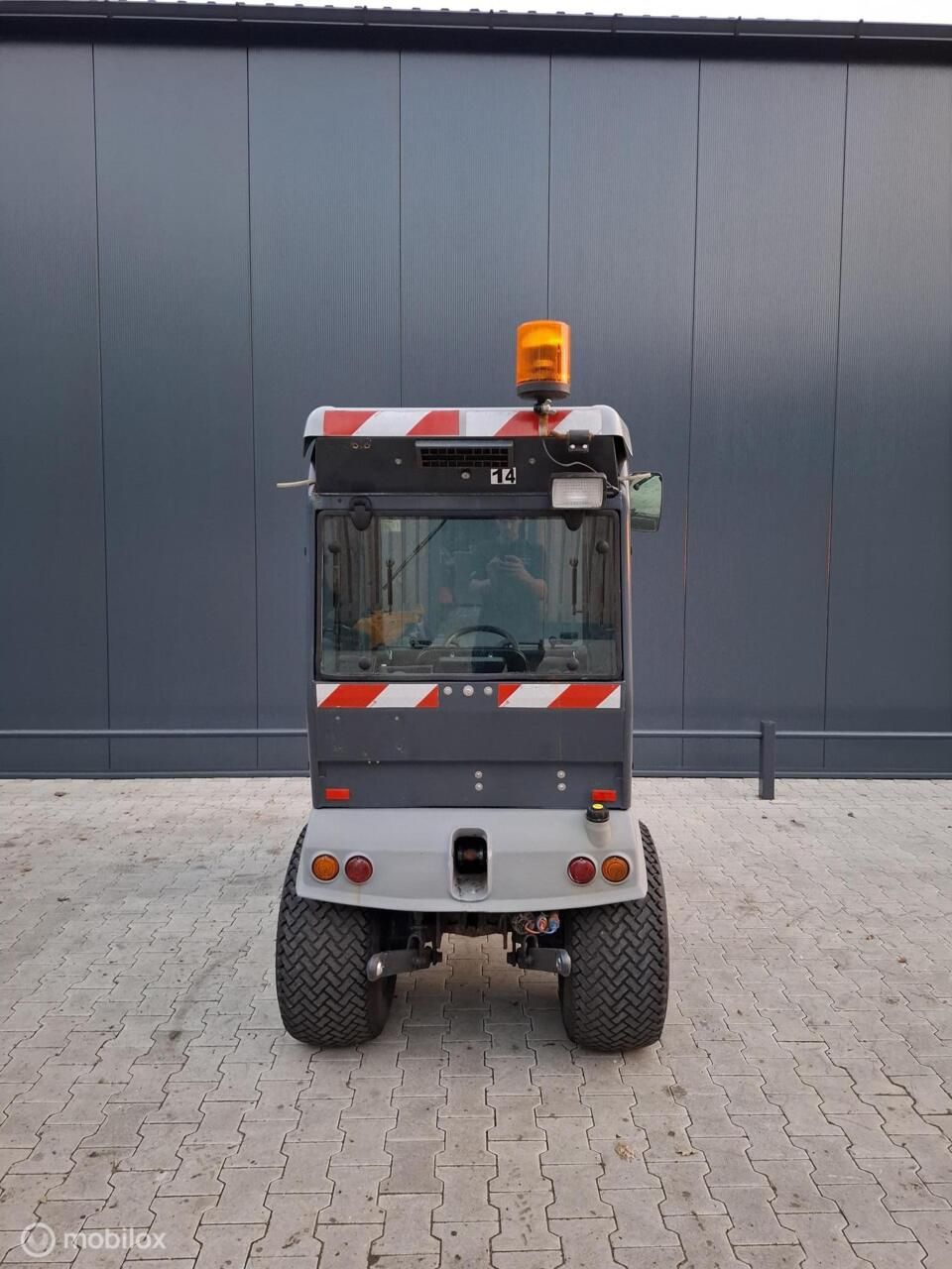 Gebruikte Hako 2650 DA mini tractor met cabine hydrostaat