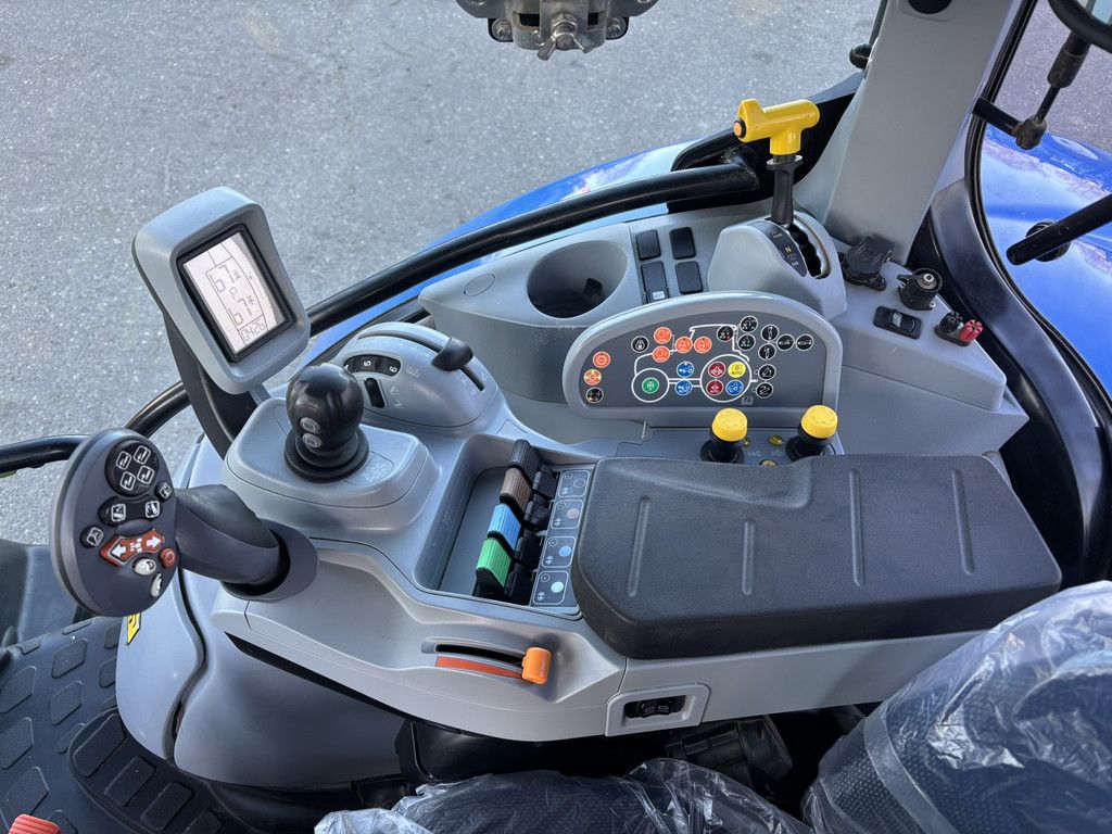 NEW HOLLAND T6.145 DCT + FRONTLADER