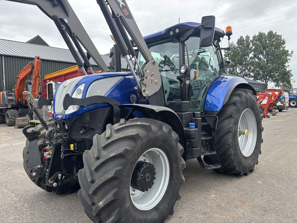 NEW HOLLAND T7.245 AC + FRONTLADER