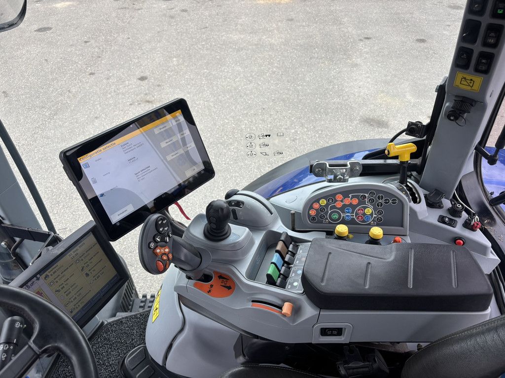 NEW HOLLAND T7.225AC