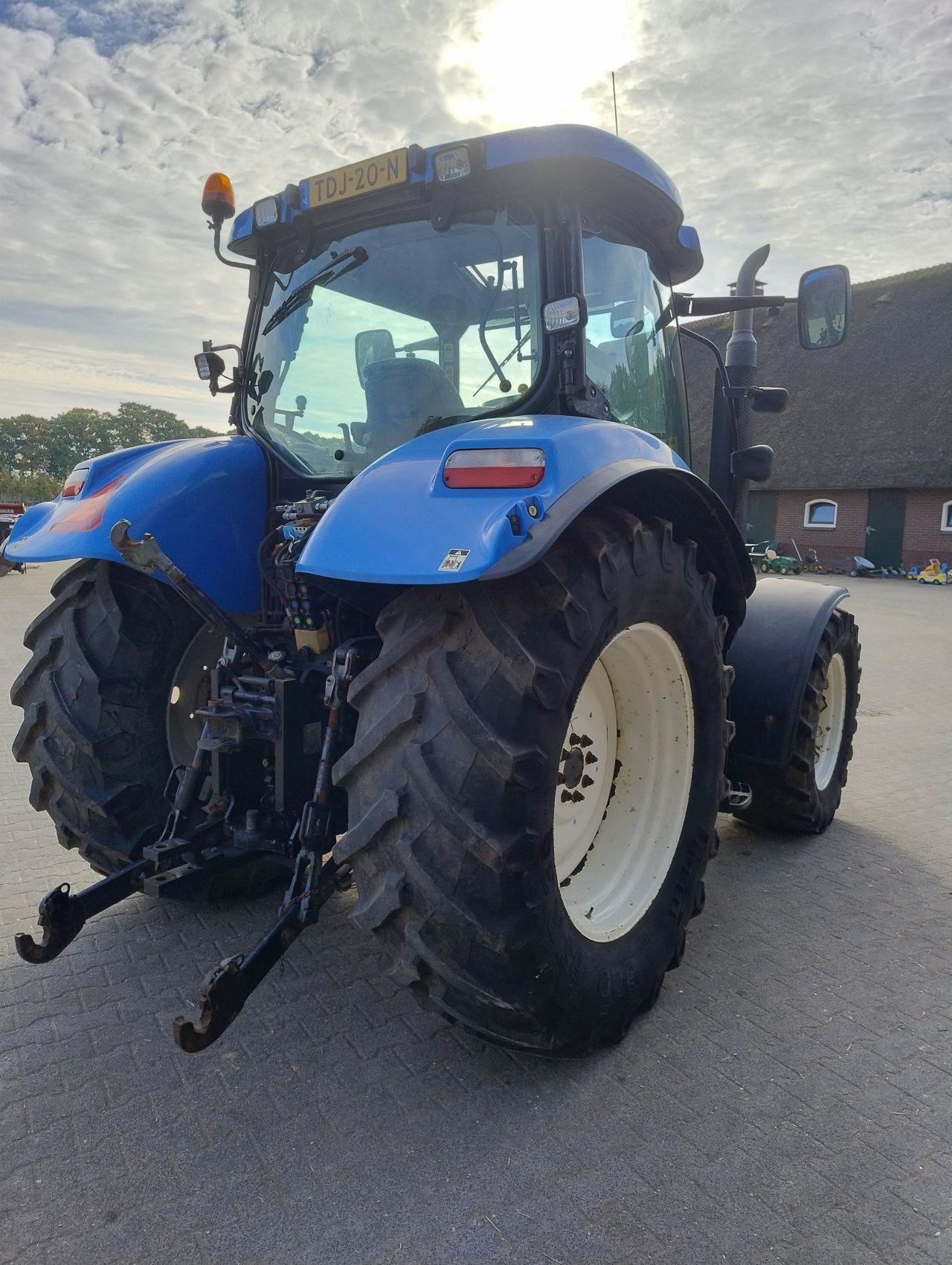 New holland t6020 elite supersteer